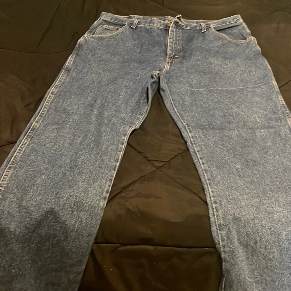 Wrangler Jeans, Mens, Size 42 x 32, Medium color & Regular fit.